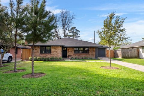 Photo of 2223 Hialeah Drive, Houston, TX 77018 (MLS # 3515369)