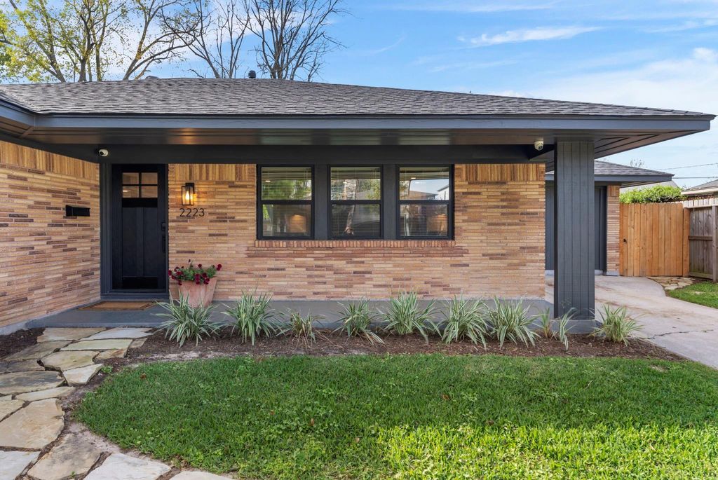 Photo of 2223 Hialeah Drive, Houston, TX 77018 (MLS # 3515369)