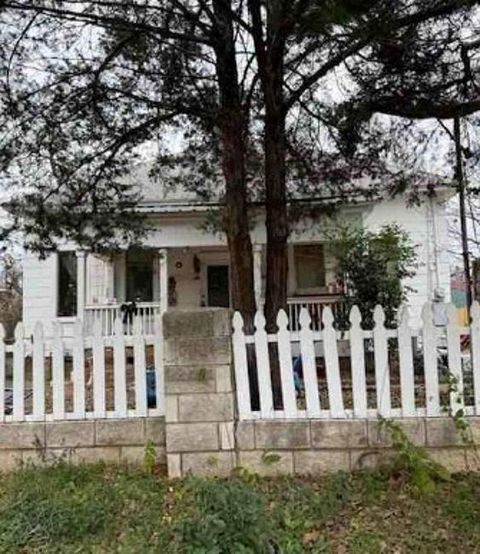 Homes For Sale - 705 W Green Street<br/> Palestine, TX 75801