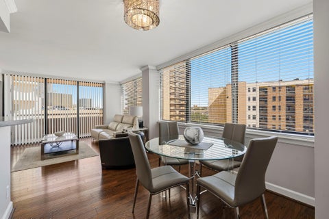 Photo of 3525 Sage Road #709, Houston, TX 77056 (MLS # 95075702)