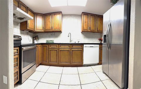 Photo of 7124 S Gessner Road, Houston, TX 77036 (MLS # 88090964)
