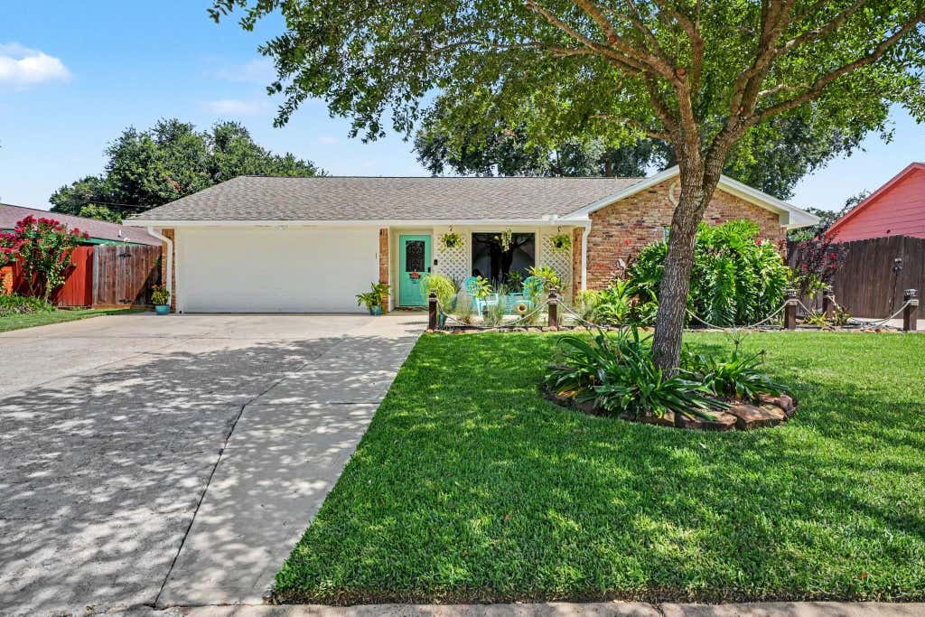 Photo of 5003 Meadow Lark Lane, Dickinson, TX 77539 (MLS # 57520276)