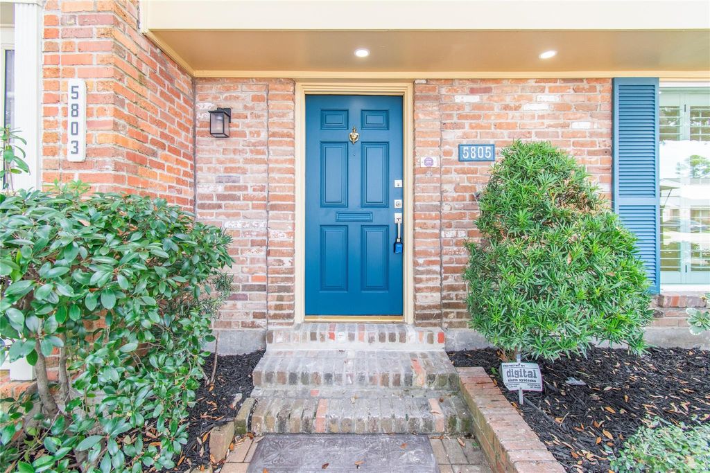Photo of 5805 Valley Forge Drive #96, Houston, TX 77057 (MLS # 93481302)