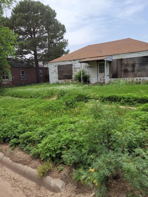 Photo of 122 NW Avenue E, Hamlin, TX 79520 (MLS # 30303828)