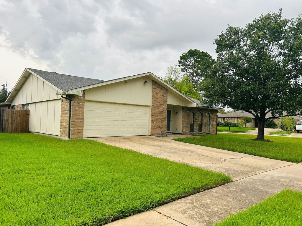 Photo of 16902 Castle Fraser Drive, Houston, TX 77084 (MLS # 45896050)