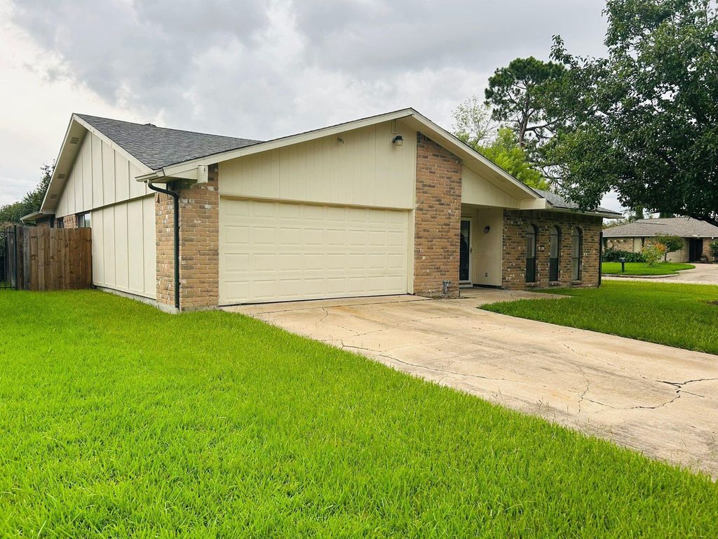 Photo of 16902 Castle Fraser Drive, Houston, TX 77084 (MLS # 45896050)