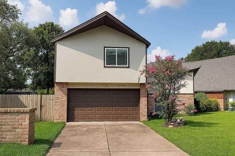 Photo of 1940 E Allegro Street, Houston, TX 77080 (MLS # 58543415)