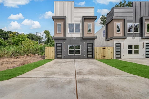 Photo of 966 South Lane #A/B, Houston, TX 77088 (MLS # 84457954)