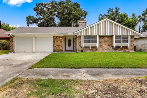 Photo of 6414 Heatherbloom Drive, Houston, TX 77085 (MLS # 38237905)