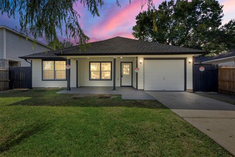 Photo of 111 Calvin Street, Pasadena, TX 77506 (MLS # 76301354)
