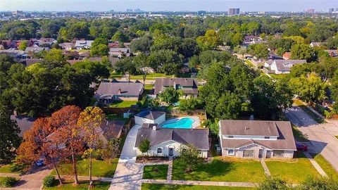 Photo of 9306 Bankside Drive, Houston, TX 77031 (MLS # 81813259)