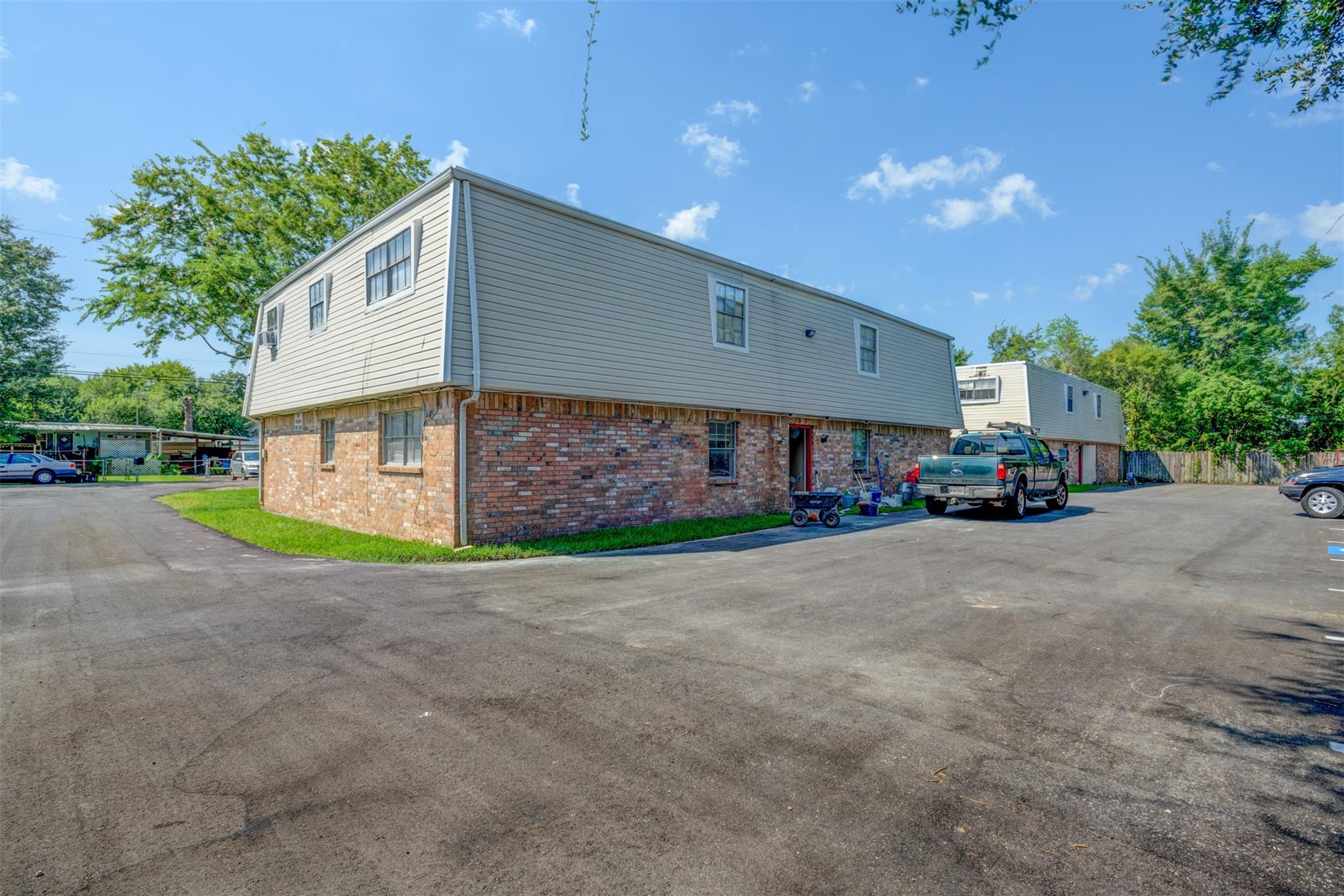 523 Spring Drive 4
