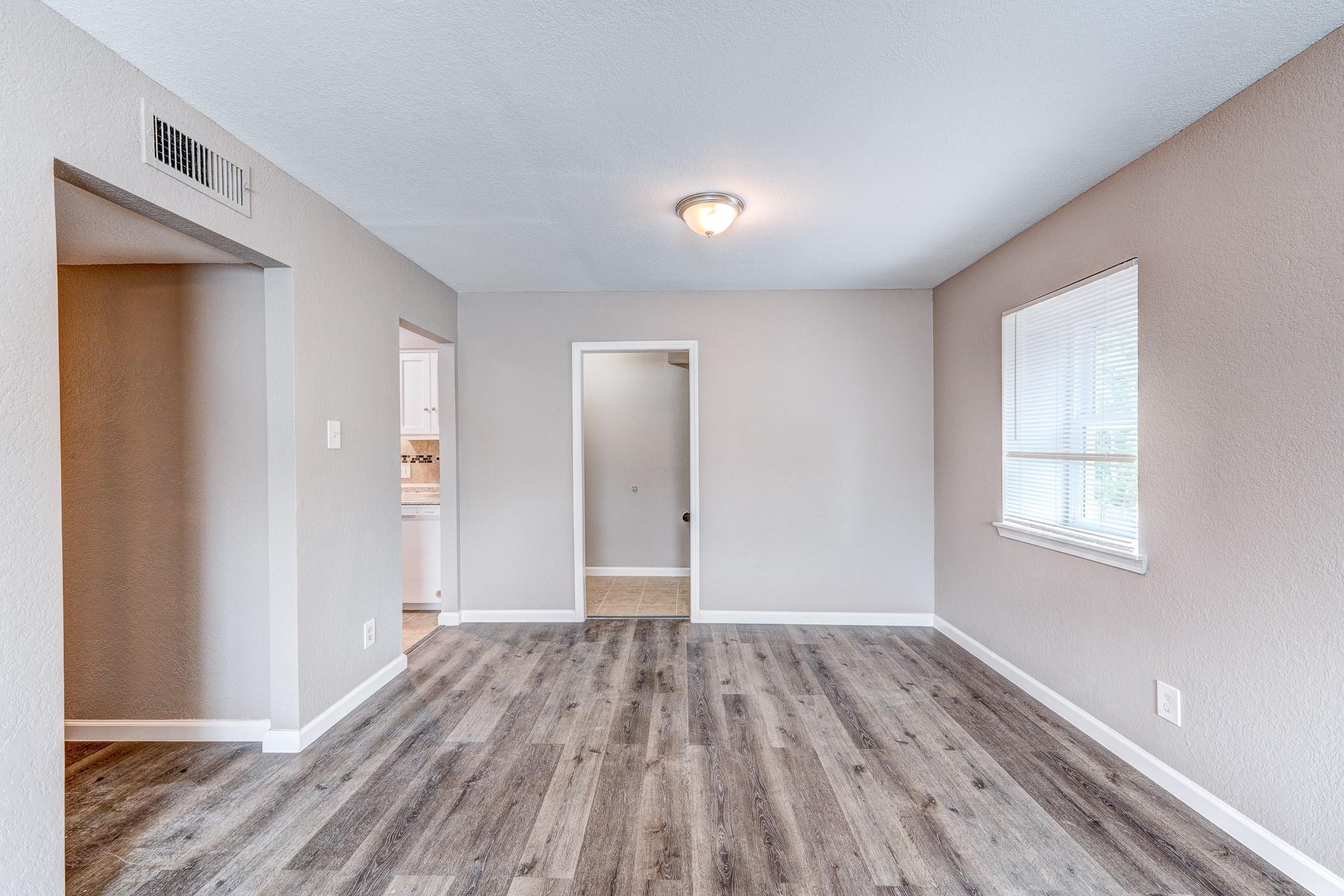 523 Spring Drive 4