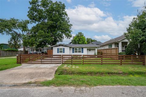 Photo of 1207 Archer Street, Houston, TX 77009 (MLS # 20026524)