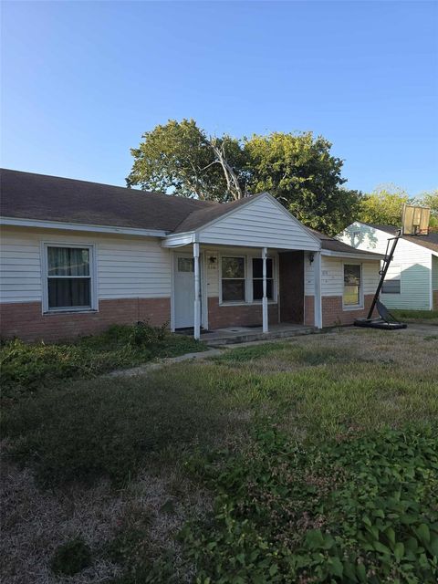 Photo of 115 Bell Street, Port Lavaca, TX 77979 (MLS # 97774951)