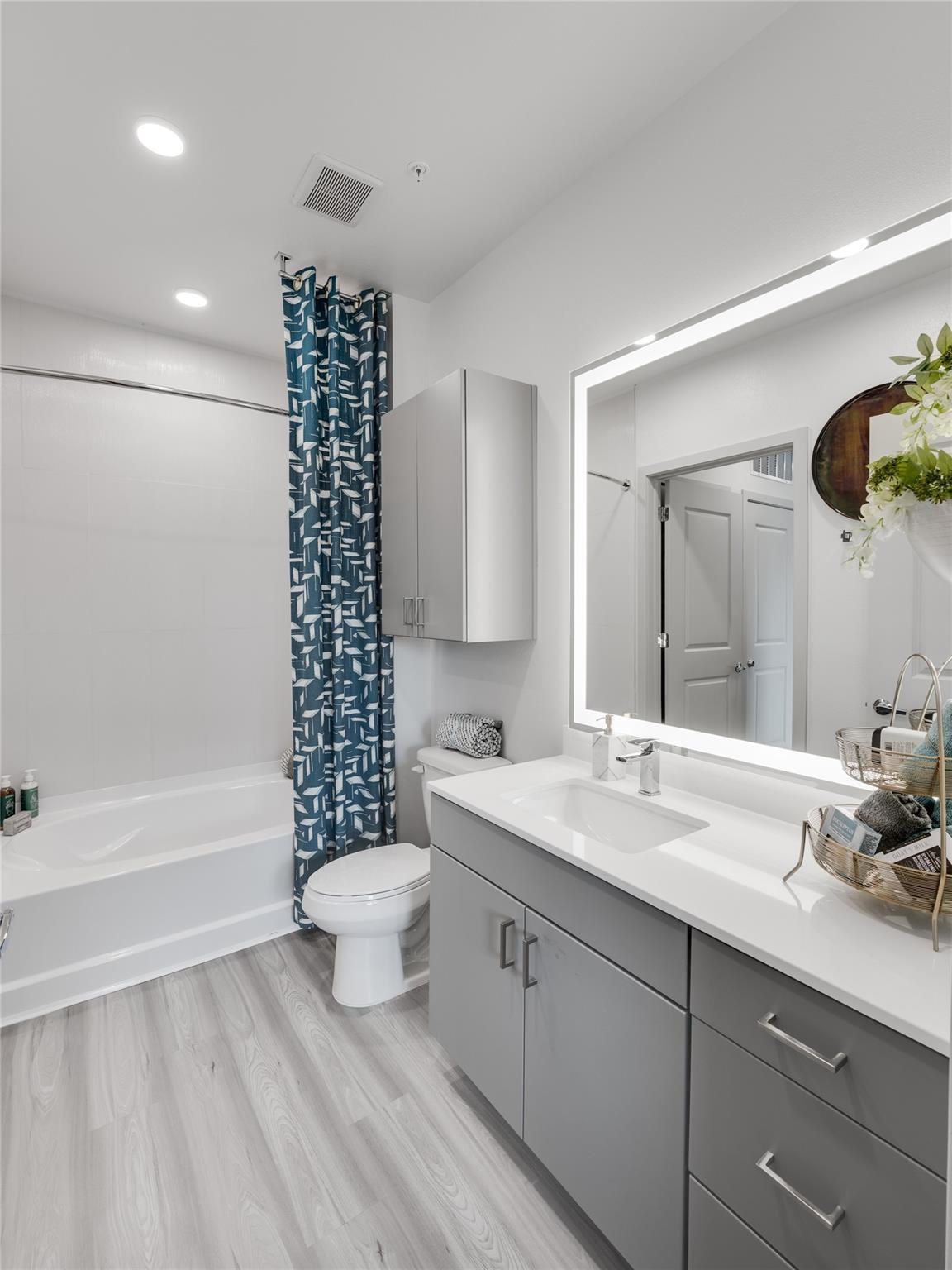 3636 W Dallas Street 560