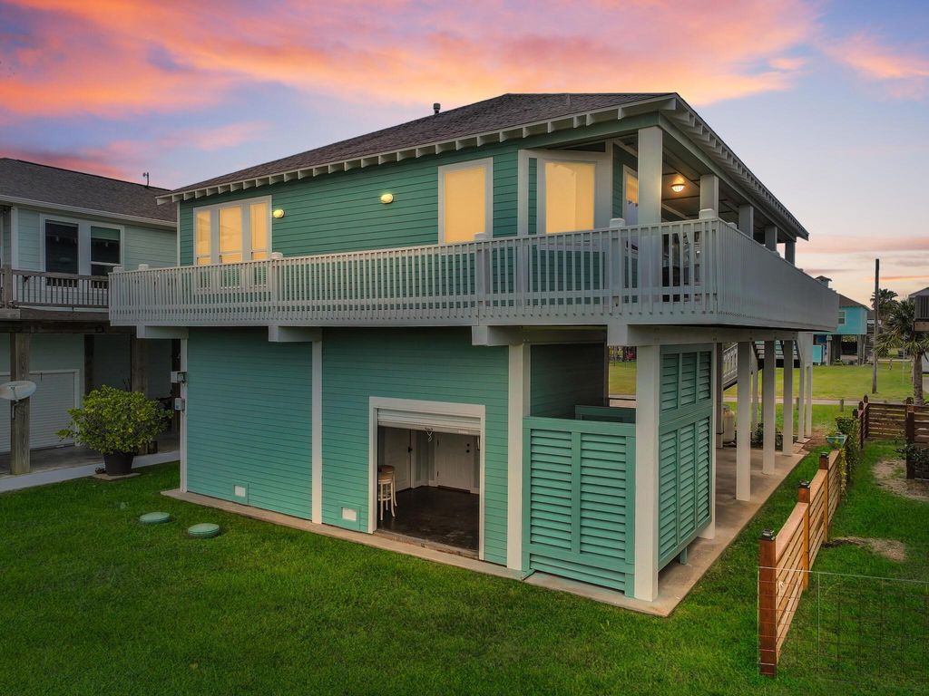 Photo of 943 Sand Dune Drive, Crystal Beach, TX 77650 (MLS # 64926686)