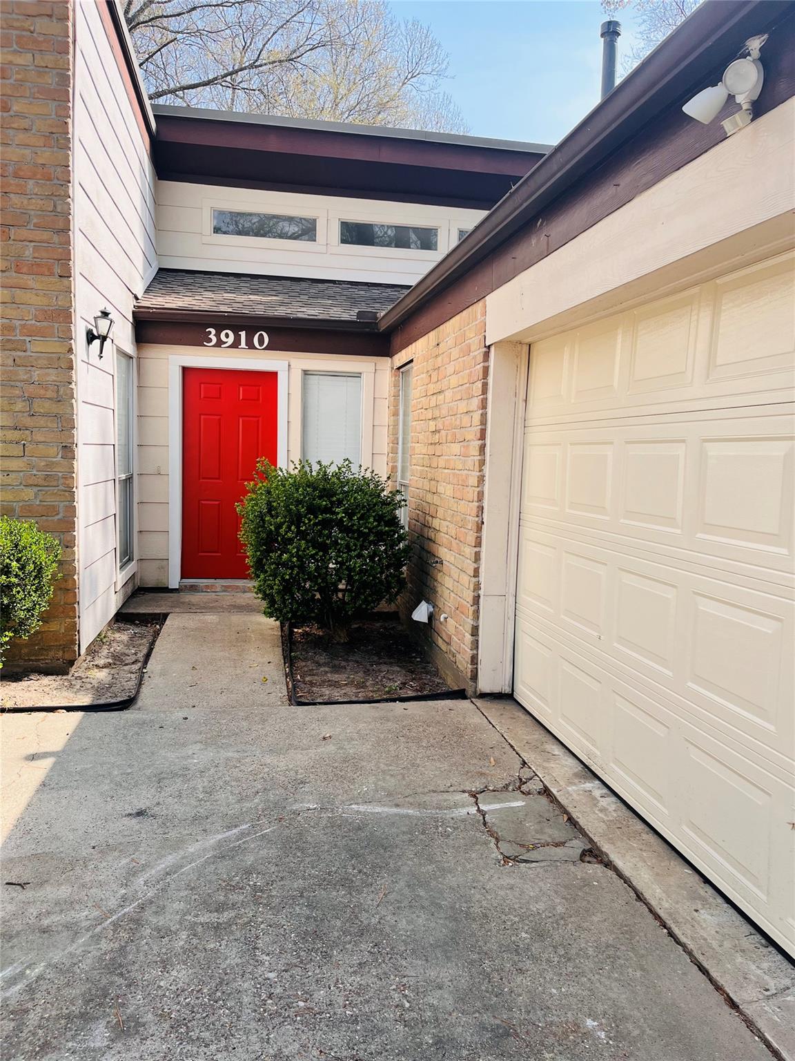 3910 Hidden Glen Drive