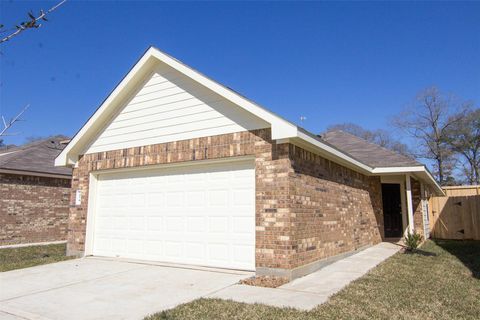 Photo of 376 Upper Creek Drive, Willis, TX 77378 (MLS # 37271332)