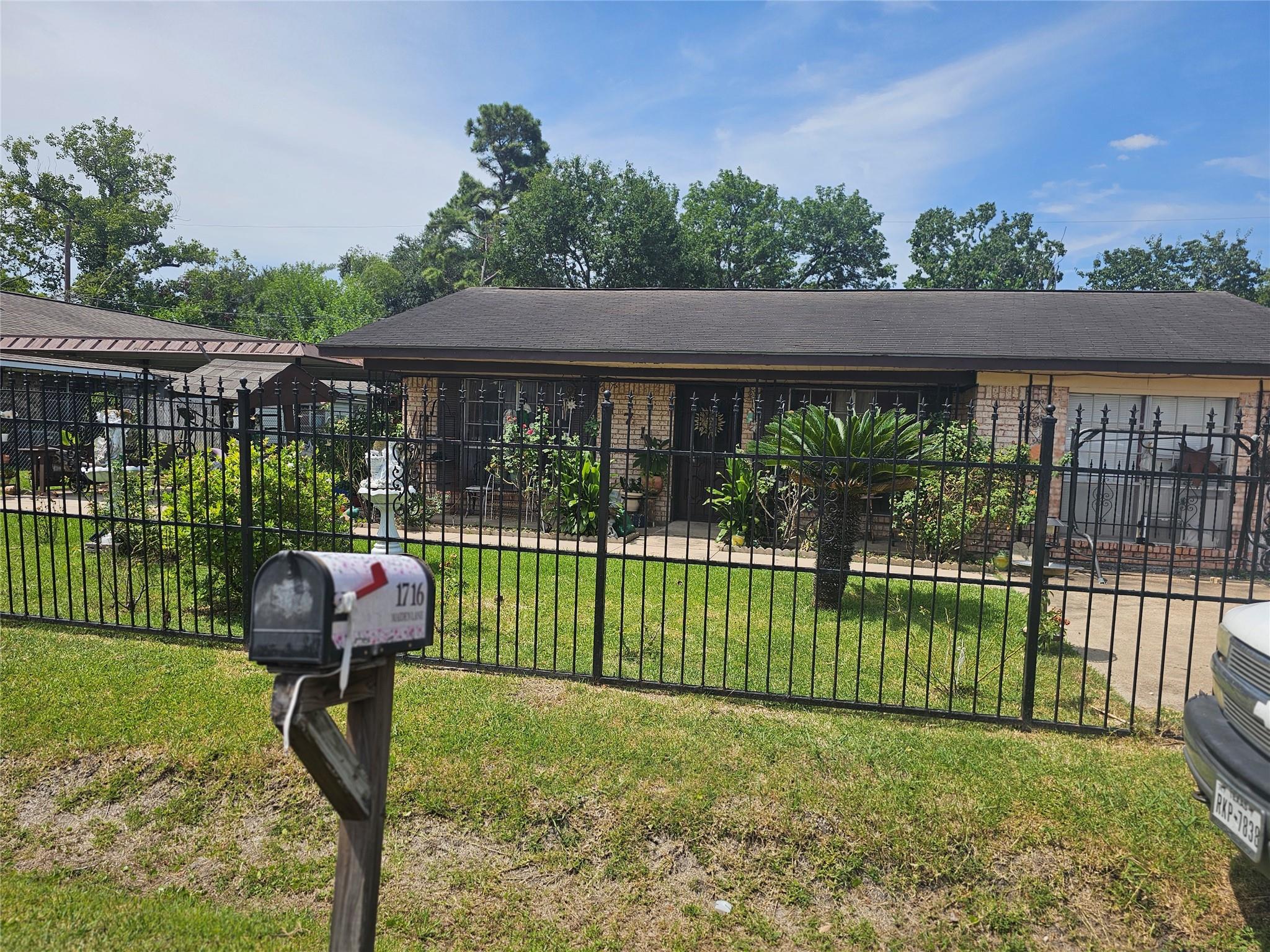1716 Maiden Lane