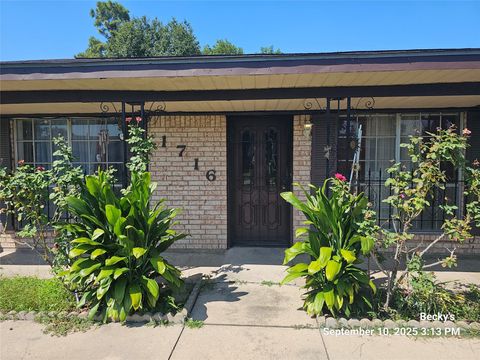 Photo of 1716 Maiden Lane, Richmond, TX 77469 (MLS # 10315653)