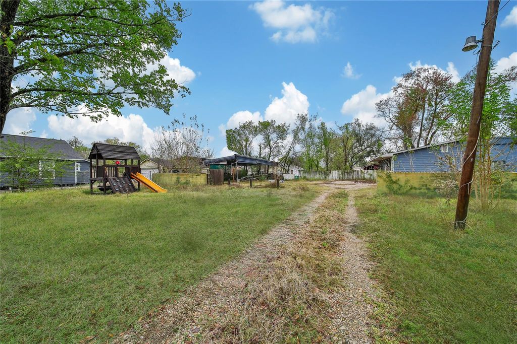 Photo of 11005 Gloria Drive, Houston, TX 77013 (MLS # 93727812)