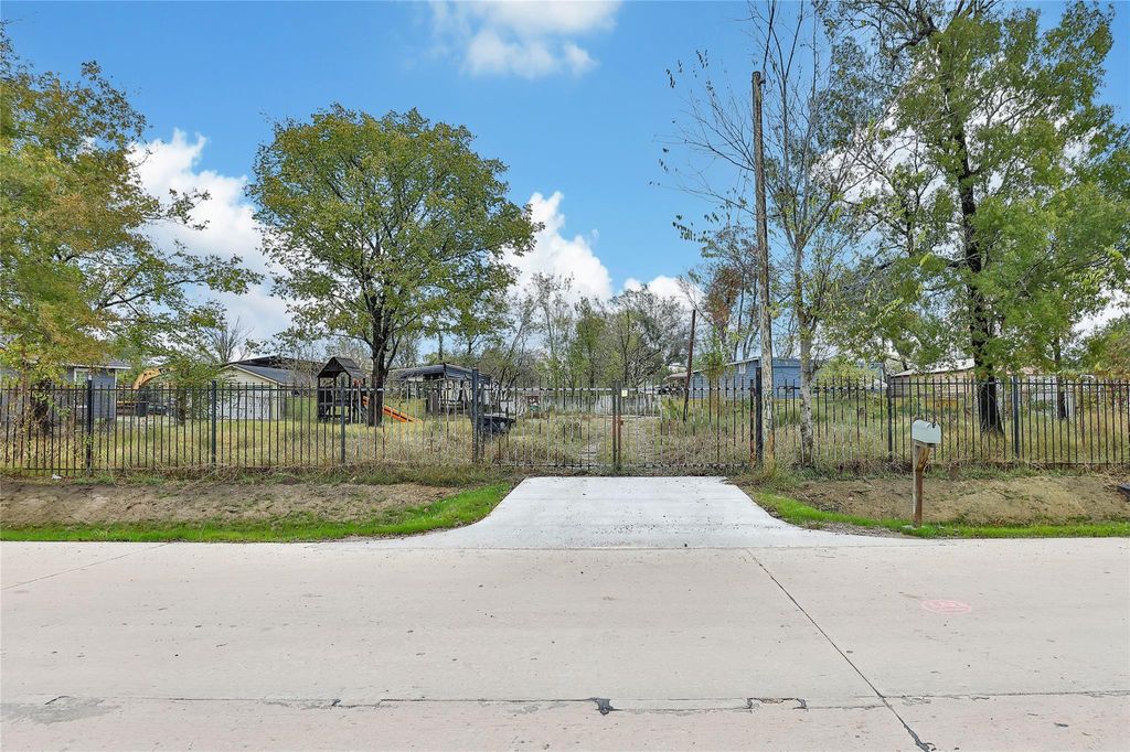 Photo of 11005 Gloria Drive, Houston, TX 77013 (MLS # 93727812)
