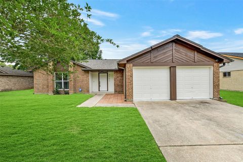 Photo of 2701 Knoxville Drive, League City, TX 77573 (MLS # 80946733)