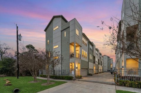 1019 W 17th Street Houston TX 77008