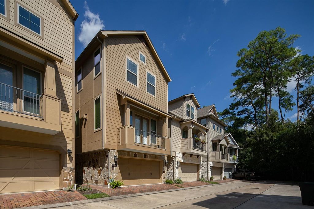 Photo of 1231 Creekside Acres Court, Houston, TX 77008 (MLS # 82604237)