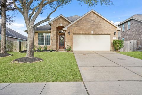 Photo of 13739 Mckinney Creek Lane, Houston, TX 77044 (MLS # 50557116)