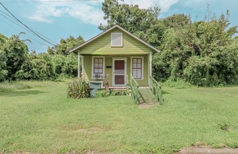 Photo of 1335 Sherman Street, Beaumont, TX 77701 (MLS # 7792442)