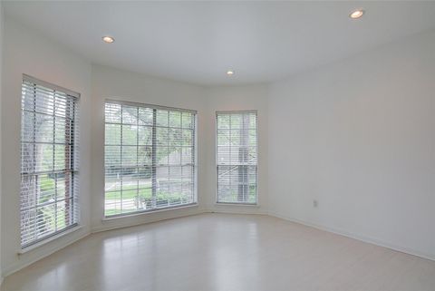 Tiny photo for 10 Indian Sage, The Woodlands, TX 77381 (MLS # 50368109)