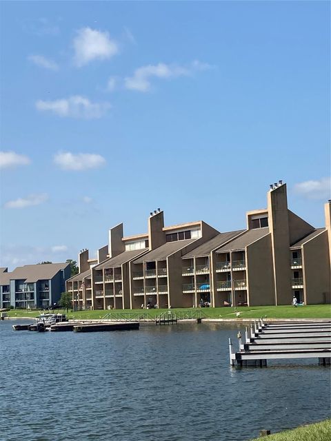 Photo of 12500 Melville Dr Dr #124c, Montgomery, TX 77356 (MLS # 86410016)