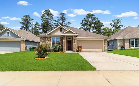 Photo of 121 New Dawn Trail, Huntsville, TX 77320 (MLS # 56534039)