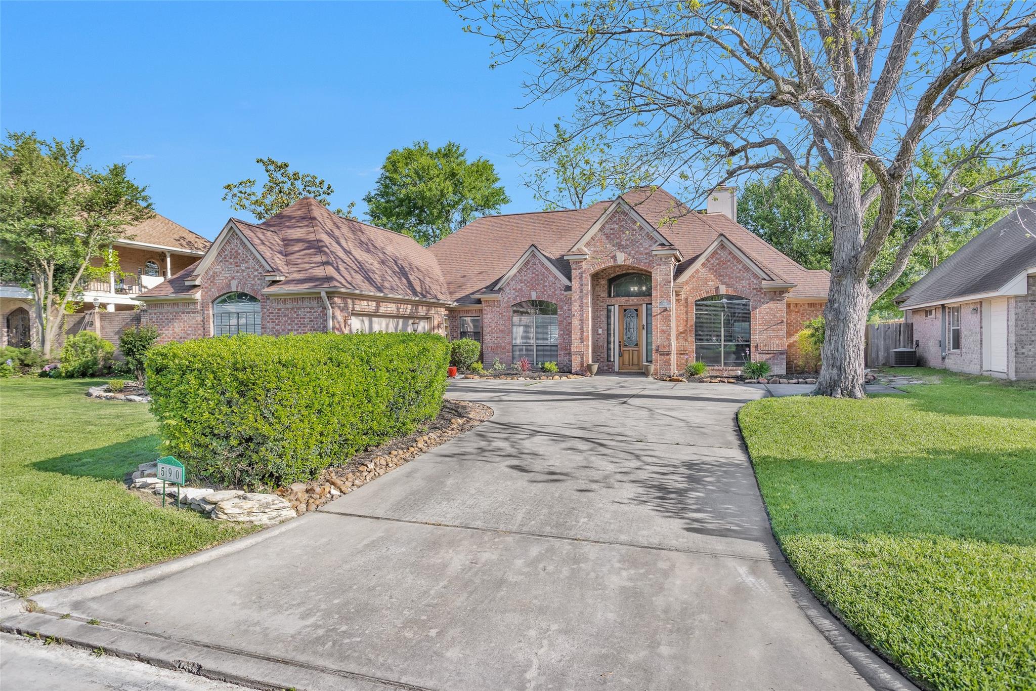590 Edgewood Drive