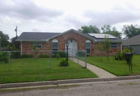 301 S Patricia Street Lacy-Lakeview TX 76705