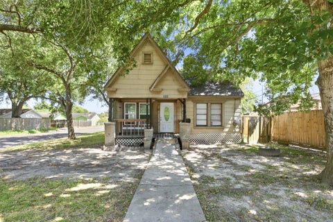 Photo of 800 E Lobit Street, Baytown, TX 77520 (MLS # 80490995)
