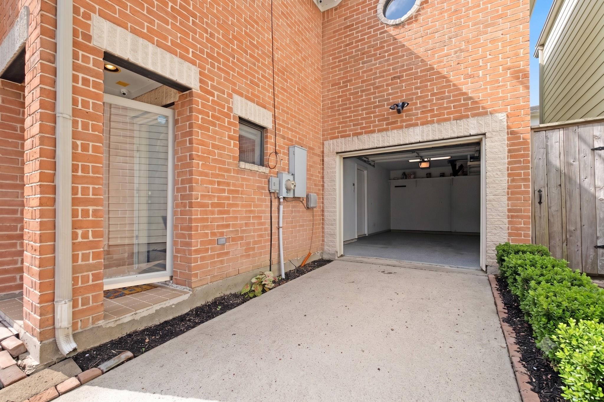 5951 South Loop E 10