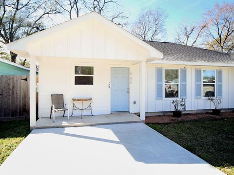 Photo of 6709 Greenhurst Street #B, Houston, TX 77091 (MLS # 4938264)
