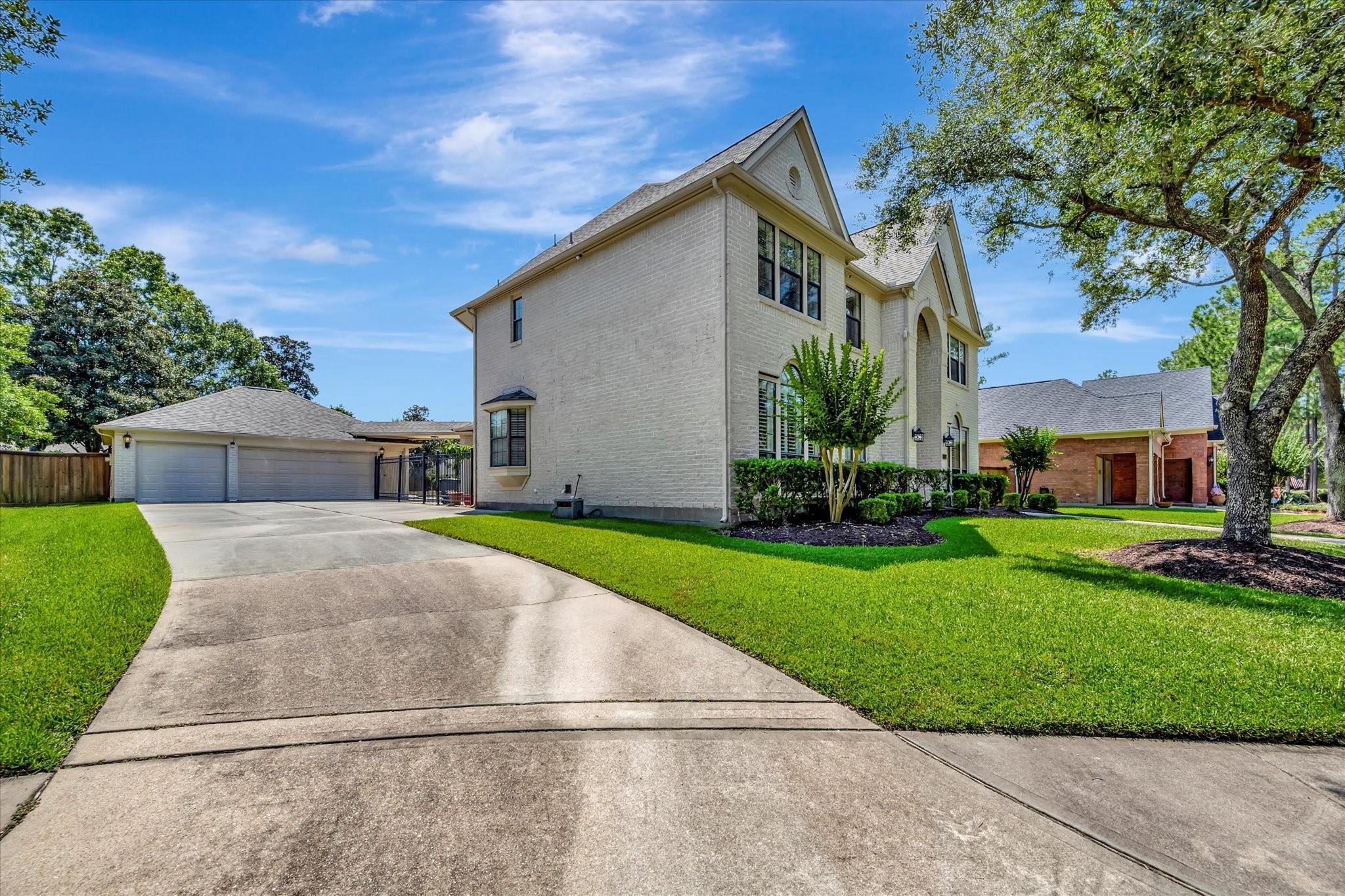 15518 Pinenut Bay Court