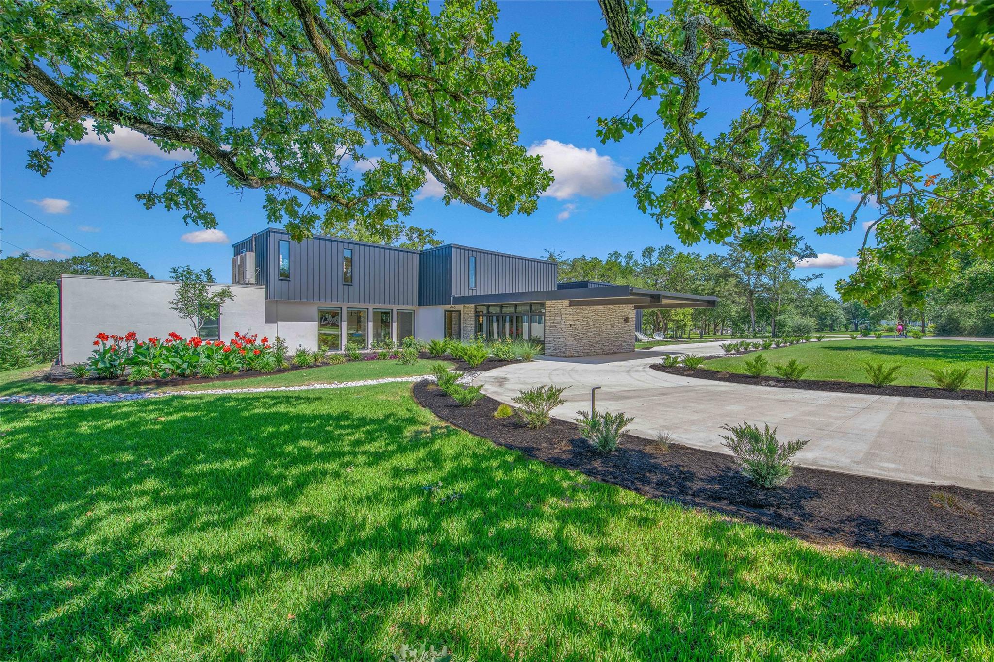 748 S Rosemary Drive