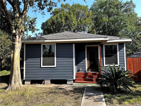 Photo of 7819 Avenue F, Houston, TX 77012 (MLS # 17083058)