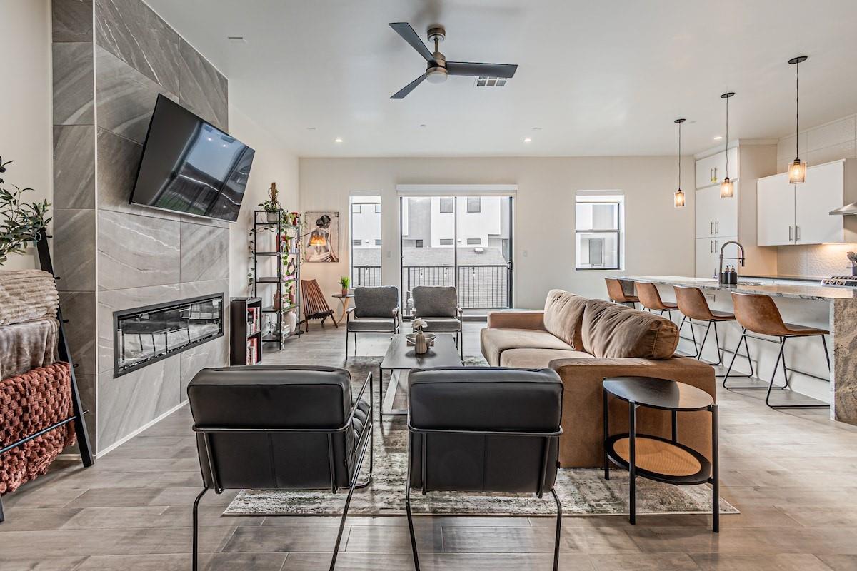 422 W 9th Street 103