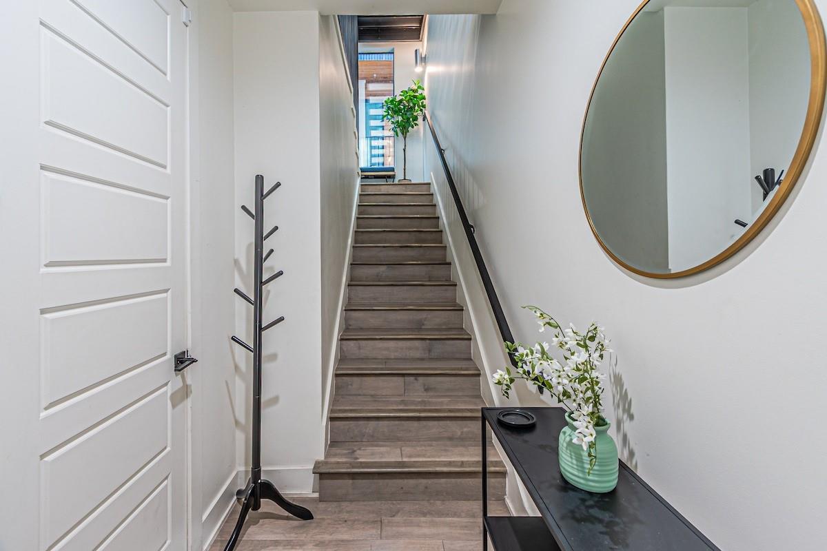 422 W 9th Street 103
