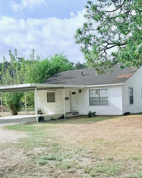 Photo of 711 N Wharton Street, El Campo, TX 77437 (MLS # 87058667)