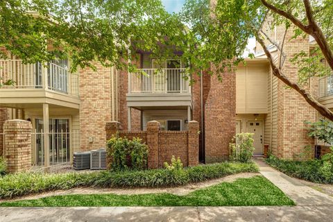 Condo For Sale - 11201 Lynbrook Drive #3702<br/> Houston, TX 77042