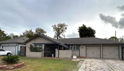 Photo of 5919 Heatherbrook Drive, Houston, TX 77085 (MLS # 57132474)