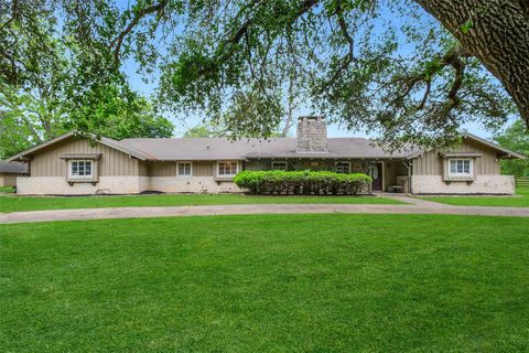 Photo of 36602 Hondo Road, Simonton, TX 77485 (MLS # 98291135)