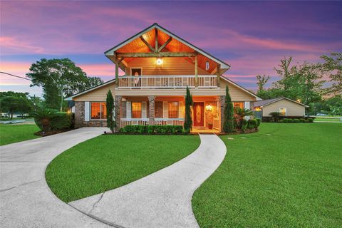 Photo of 360 Hollyglenn Street, Woodbranch, TX 77357 (MLS # 67443395)